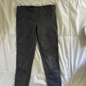 ALO Yoga Motto Legging